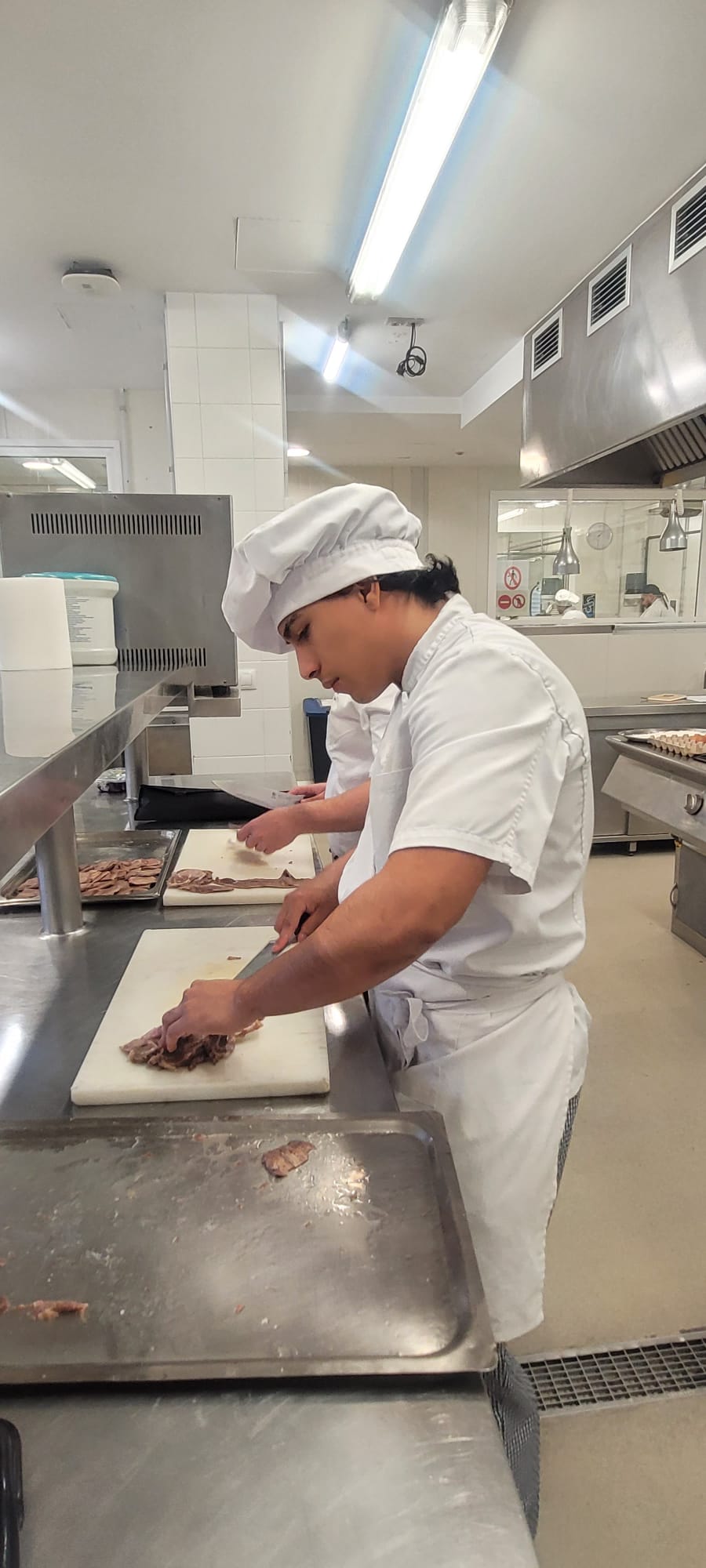 Julen Omaina, ganador de la primera fase del concurso “El Desafío con el Horno”,